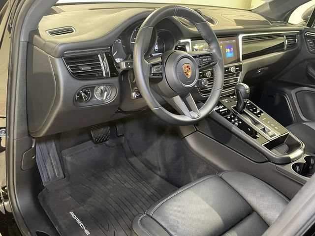 Certified 2026 Porsche Macan Turbo AWD/4WD image 4