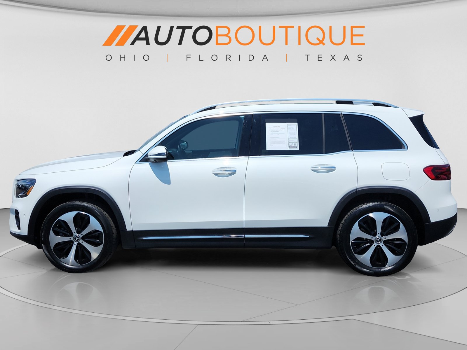 Used 2025 Mercedes-Benz GLB 250 4MATIC image 2