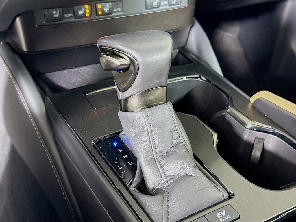 Certified 2025 Lexus ES 300h w/ Premium Package image 17