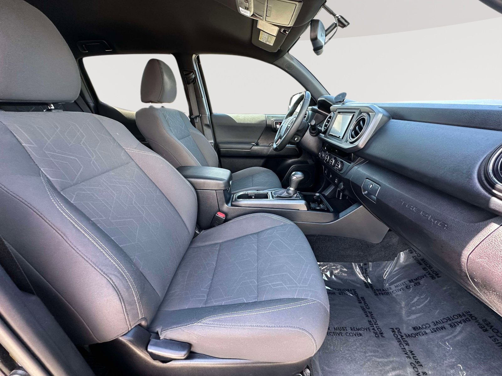 Used 2017 Toyota Tacoma TRD Sport w/ Tow Package (A/T) image 23