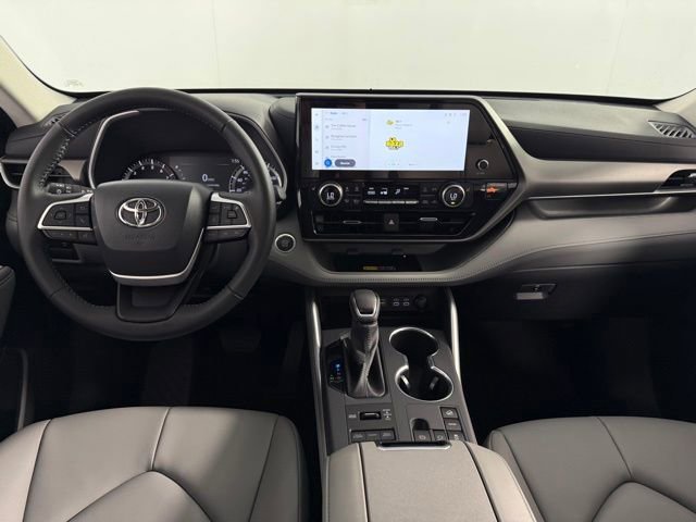 Used 2026 Toyota Highlander XLE image 25