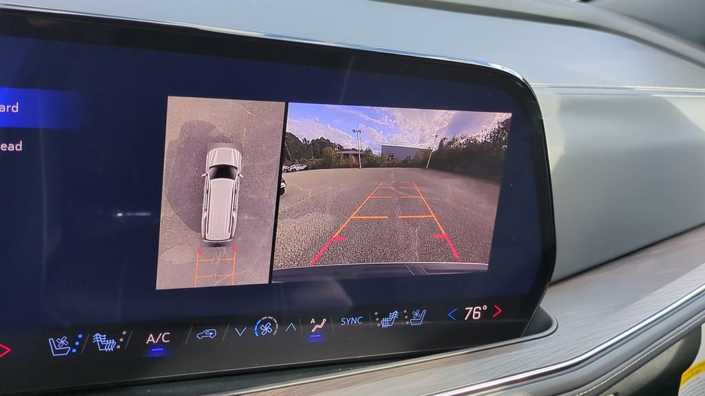 New 2026 Chevrolet Suburban Premier image 25