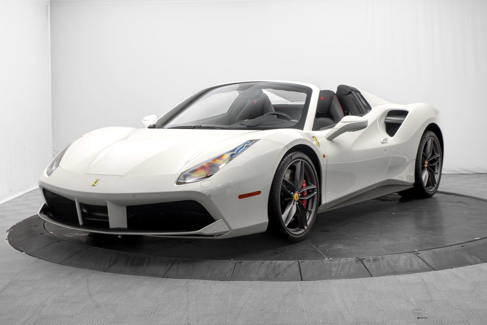 Used 2018 Ferrari 488 Spider RWD image 7