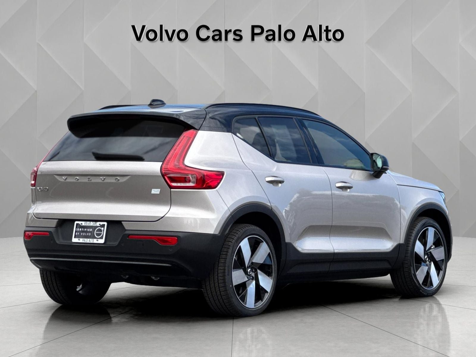 Certified 2023 Volvo XC40 Recharge Ultimate AWD/4WD image 3