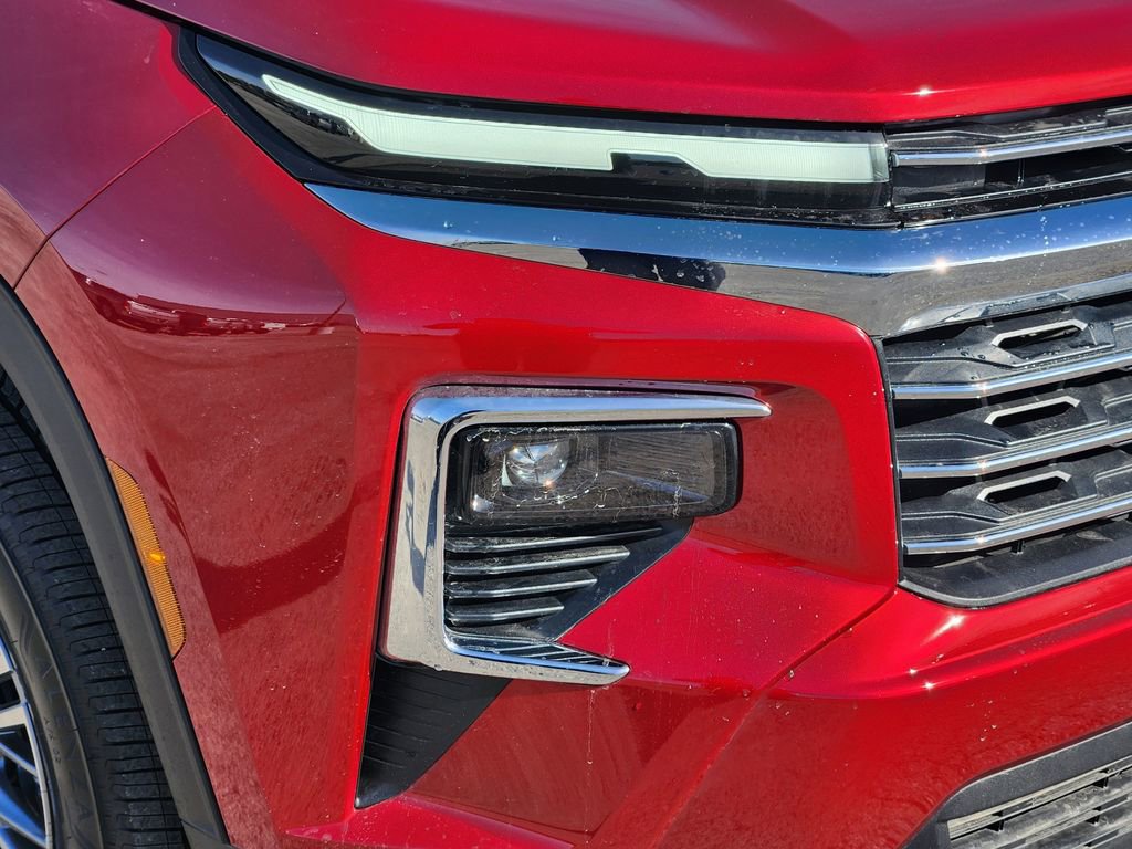 Used 2025 Chevrolet Traverse LT w/ Driver Confidence Package image 9