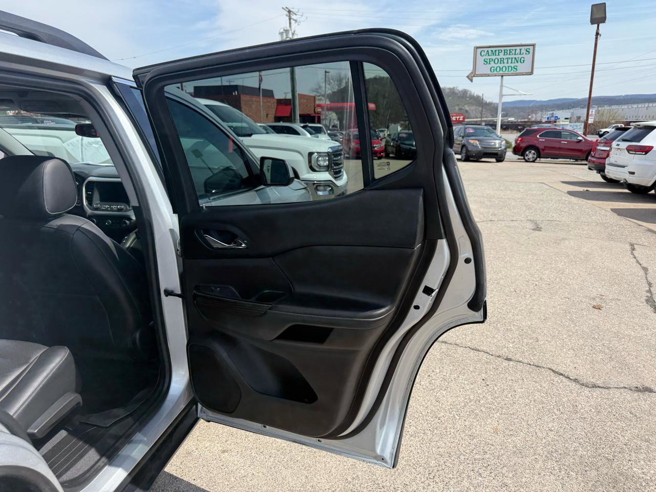 Used 2017 GMC Acadia SLT AWD/4WD image 46