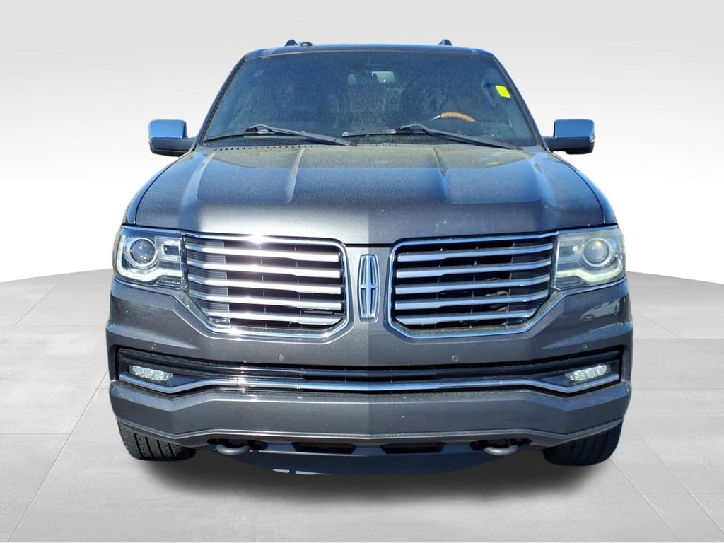 Used 2017 Lincoln Navigator L Select RWD image 2