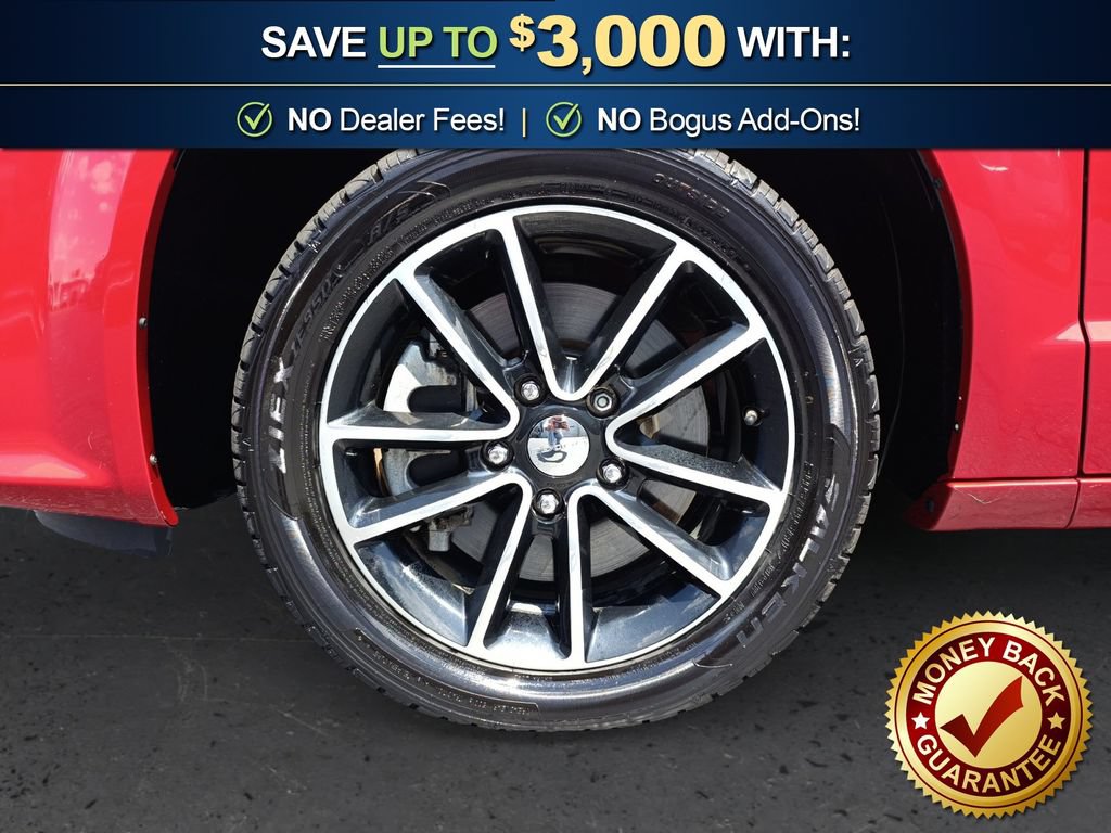 Used 2015 Dodge Grand Caravan SXT w/ Blacktop Package FWD image 13