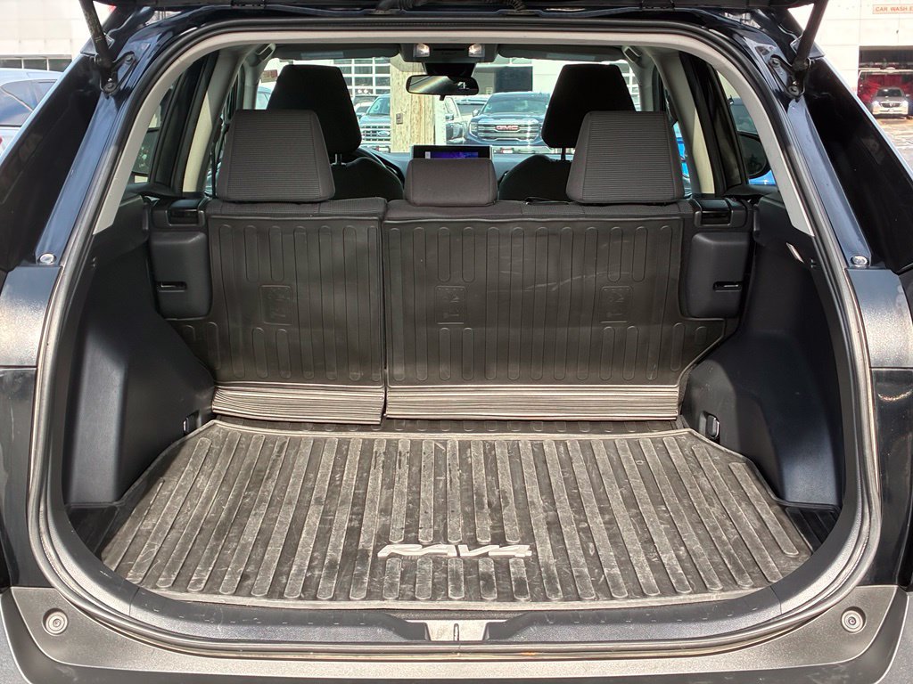 Used 2023 Toyota RAV4 LE AWD/4WD image 25