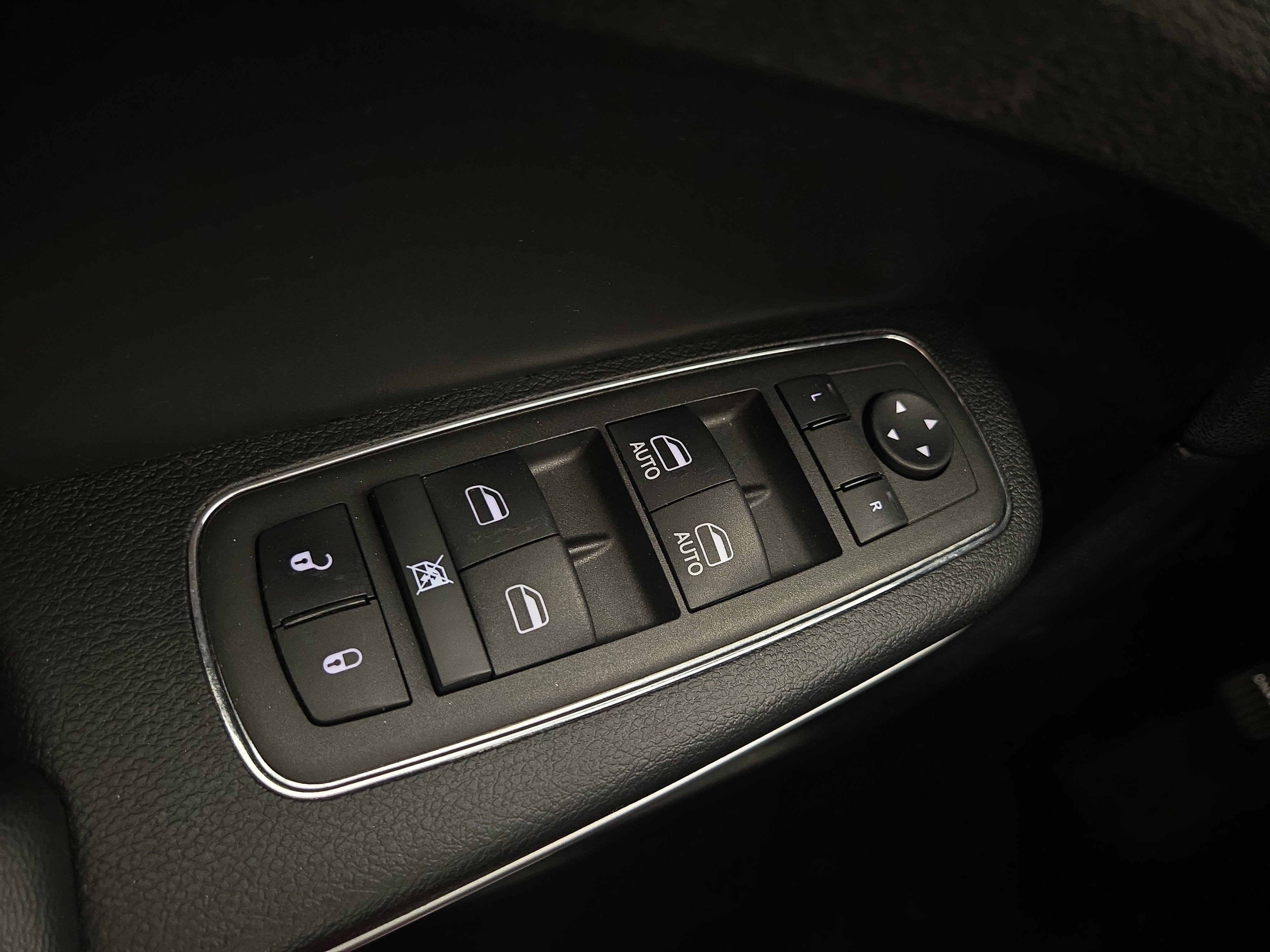 Used 2023 Chrysler 300 Touring L w/ Popular Equipment Group image 27