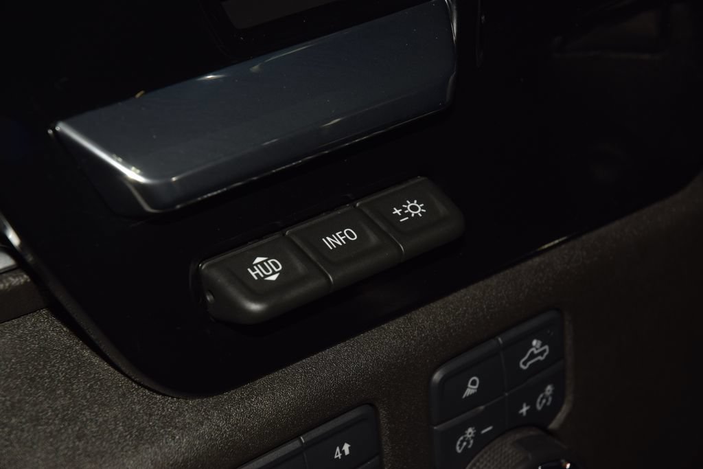 Used 2024 Chevrolet Silverado 1500 High Country w/ Technology Package AWD/4WD image 38