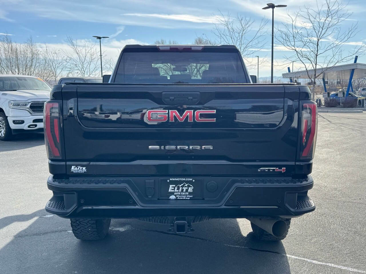 Used 2024 GMC Sierra 2500 AT4 AWD/4WD image 7