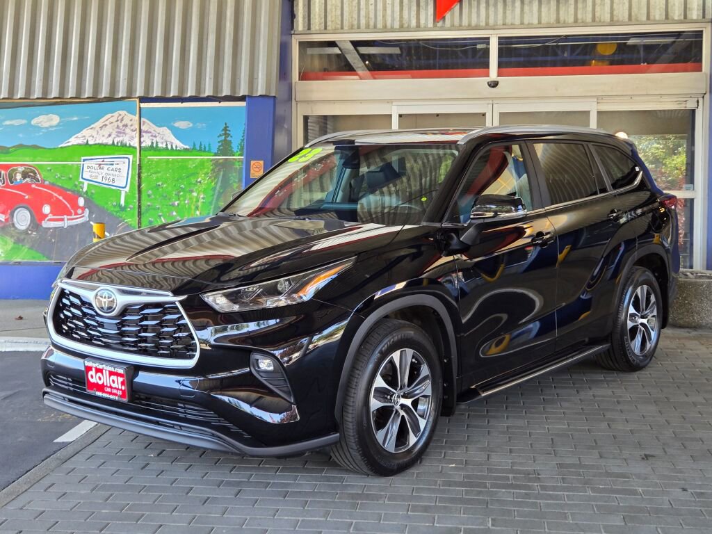 Used 2023 Toyota Highlander XLE image 1