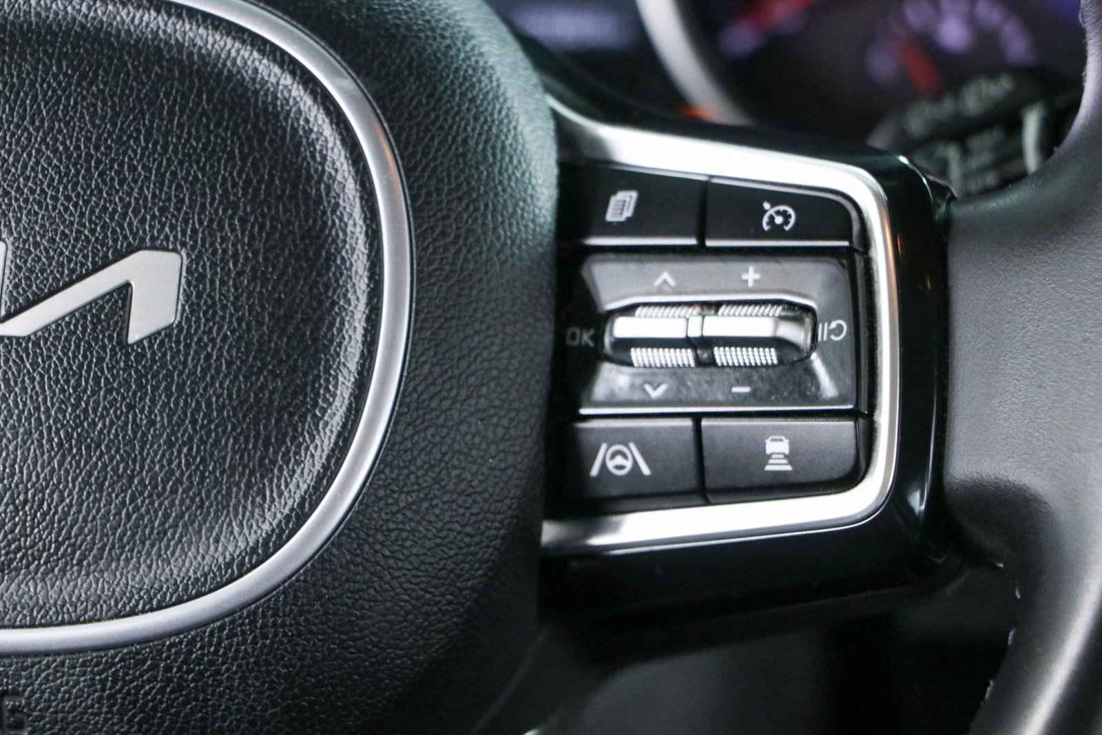 Used 2024 Kia Carnival EX FWD image 14