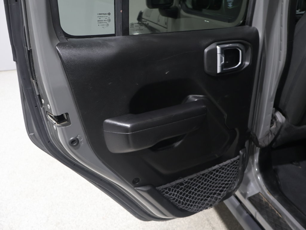 Used 2021 Jeep Gladiator Sport AWD/4WD image 17