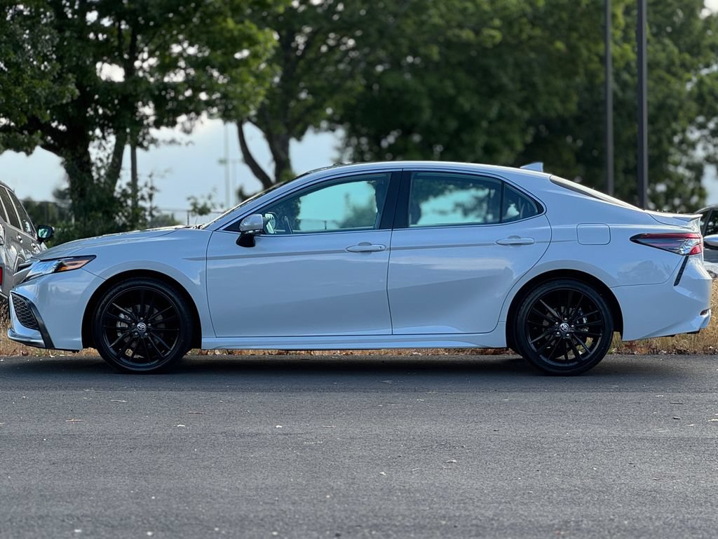 Used 2024 Toyota Camry XSE FWD image 4