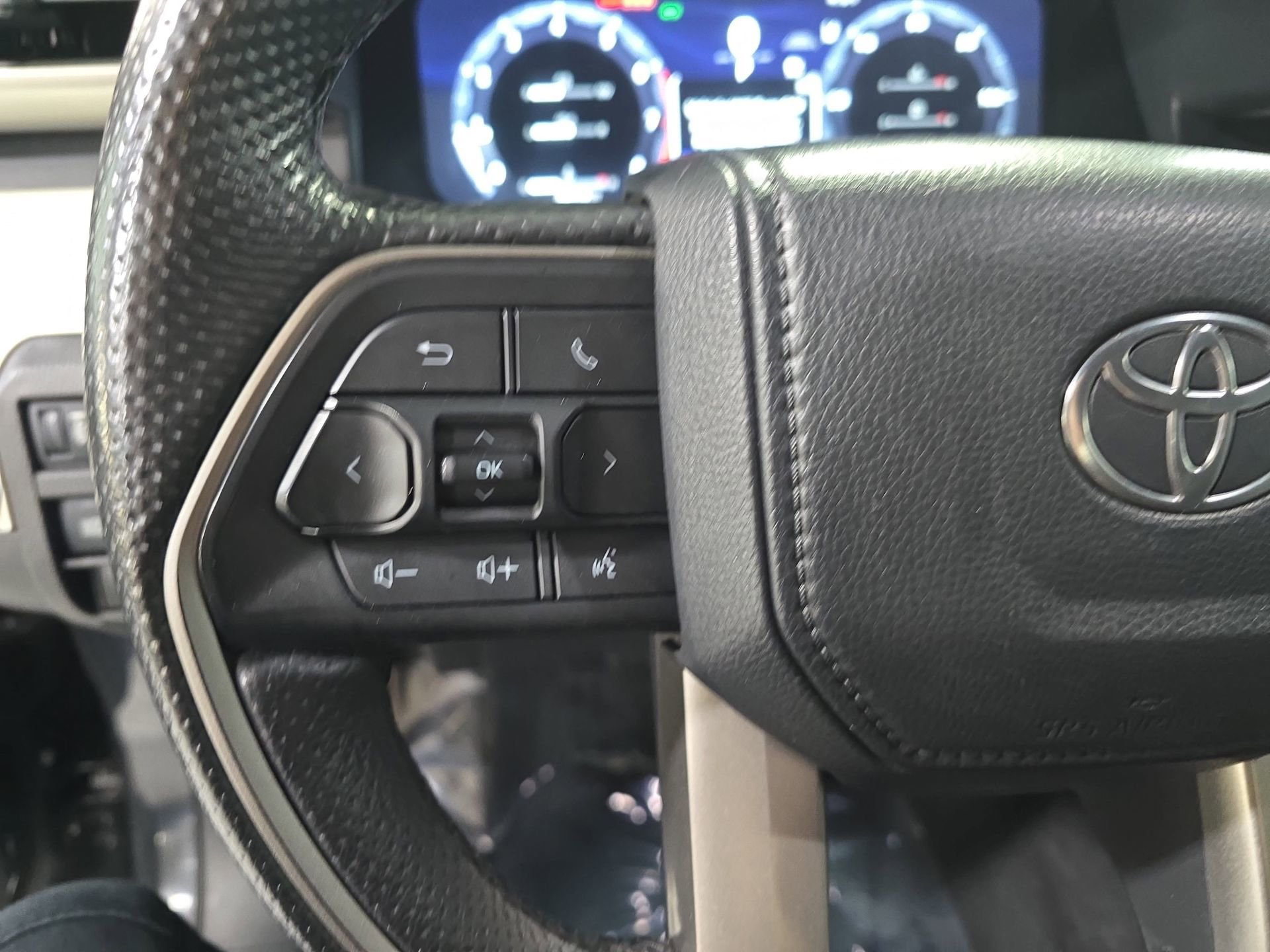 Used 2024 Toyota Tacoma TRD Off-Road AWD/4WD image 17