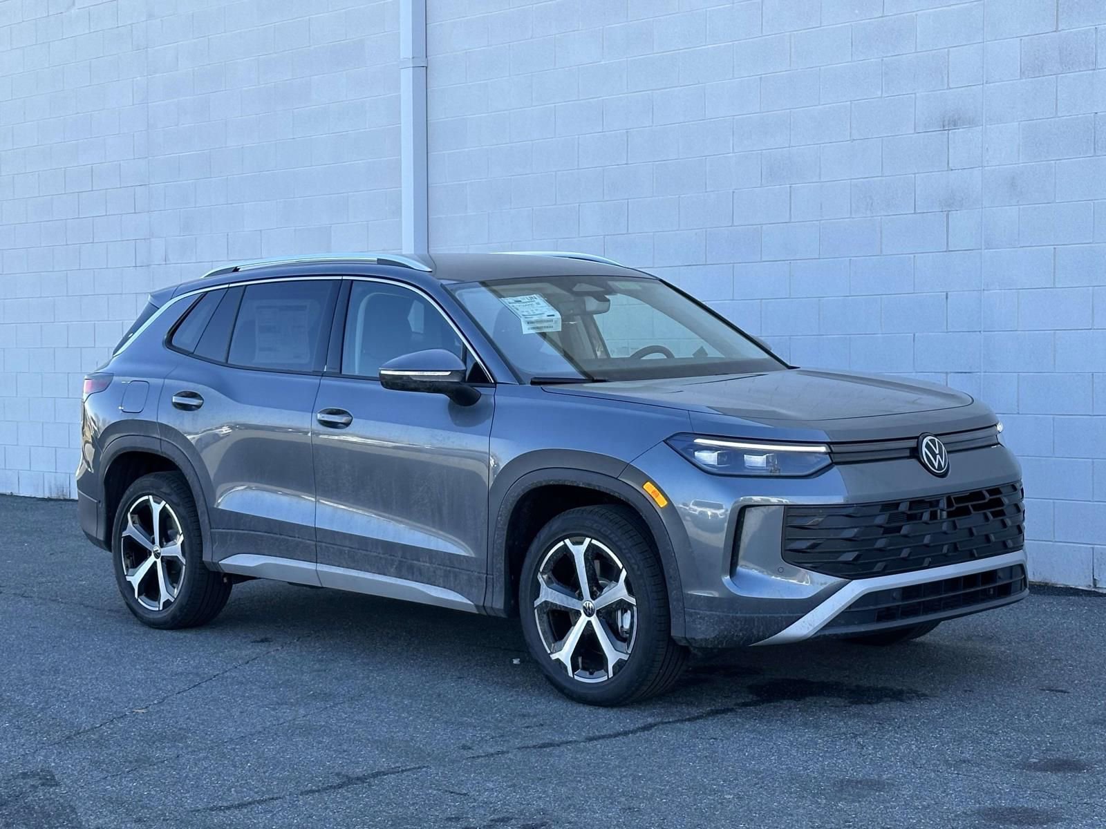 New 2026 Volkswagen Tiguan SE image 8