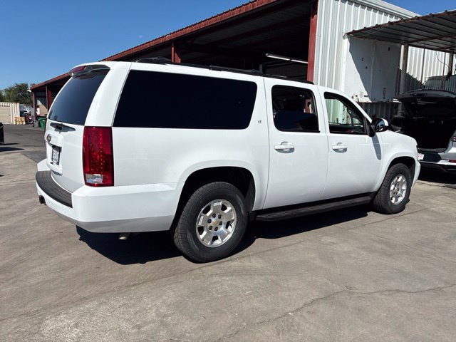 Used 2013 Chevrolet Suburban LT RWD image 3