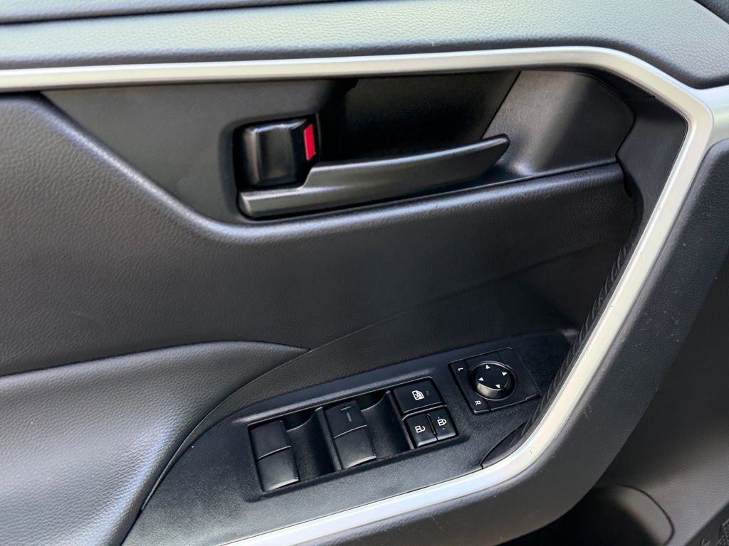 Used 2025 Toyota RAV4 LE image 22