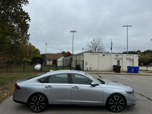 Used 2024 Honda Accord Touring image 4