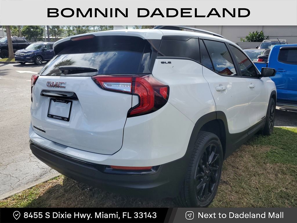 Used 2023 GMC Terrain SLE w/ Driver Convenience Package image 4
