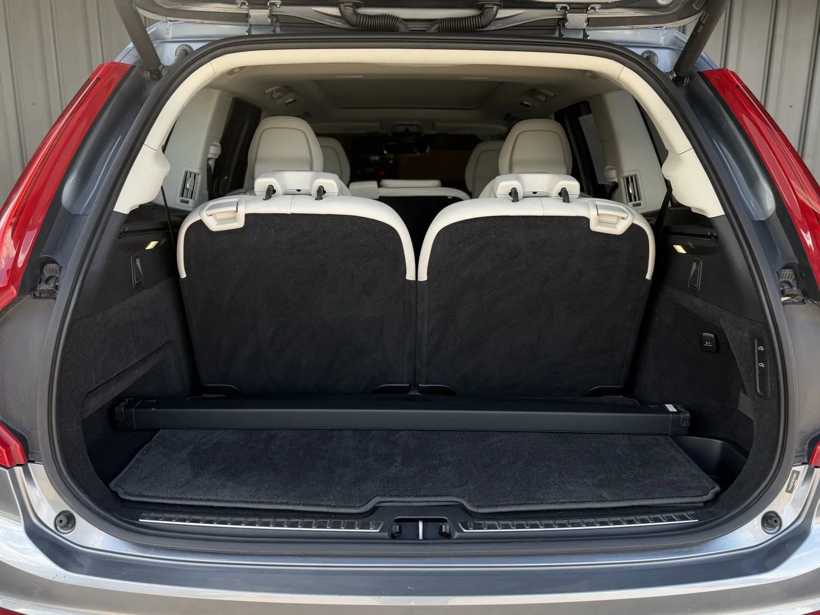 Used 2016 Volvo XC90 T6 Momentum image 17