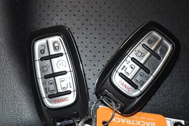 Certified 2024 Chrysler Pacifica Touring-L image 23