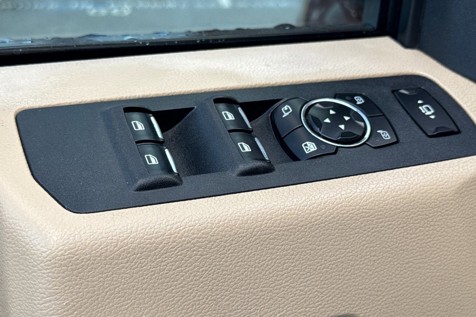 Used 2017 Ford F250 Lariat w/ Chrome Package image 12