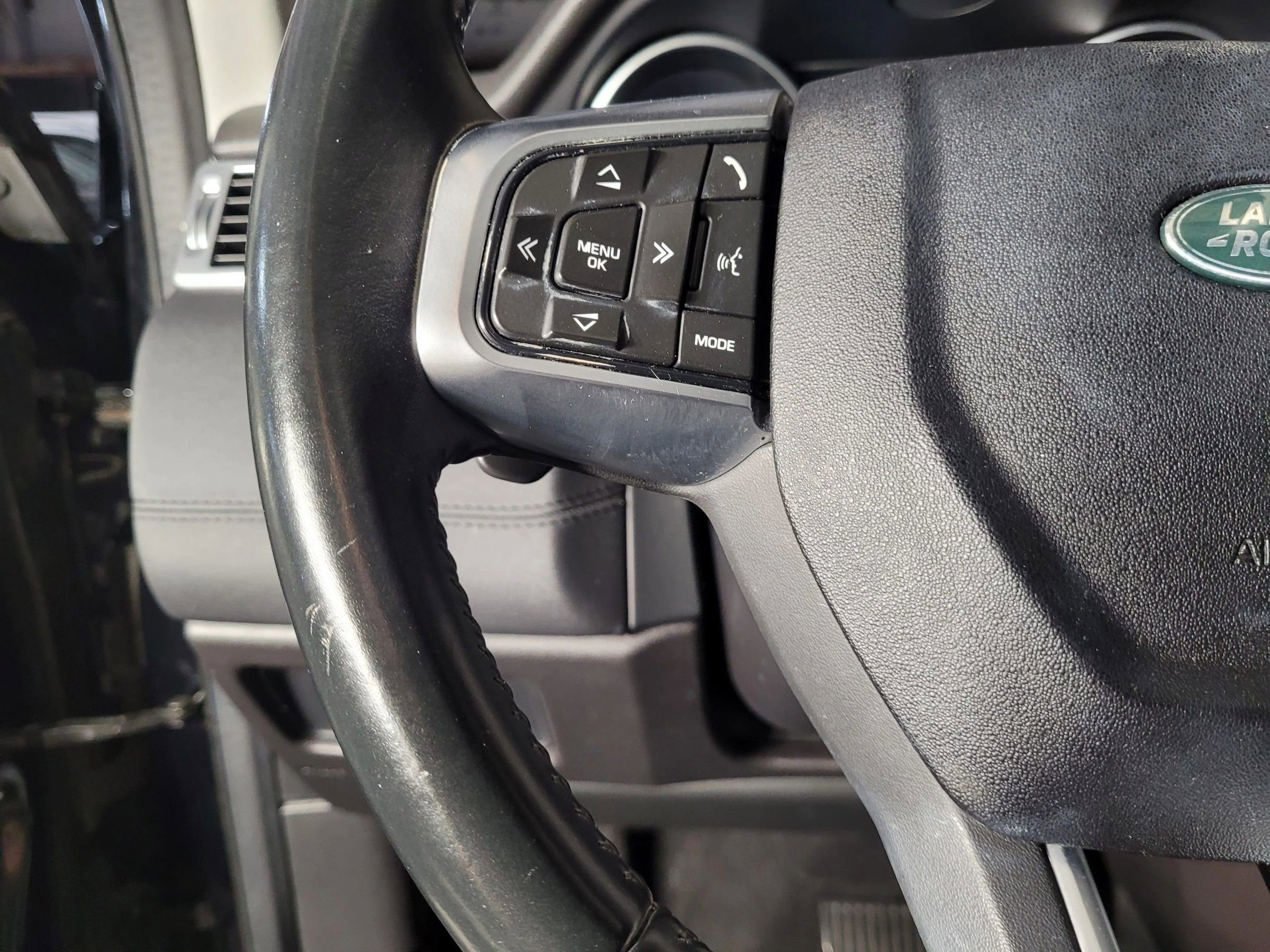 Used 2017 Land Rover Discovery Sport SE image 23