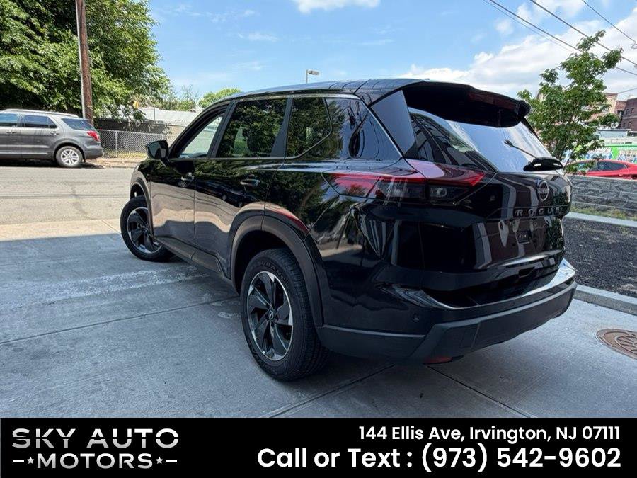Used 2025 Nissan Rogue SV AWD/4WD image 6