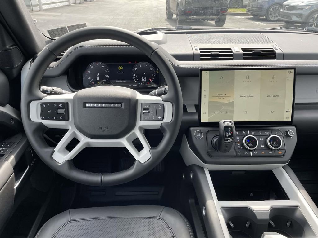 New 2026 Land Rover Defender 130 X-Dynamic SE AWD/4WD image 24