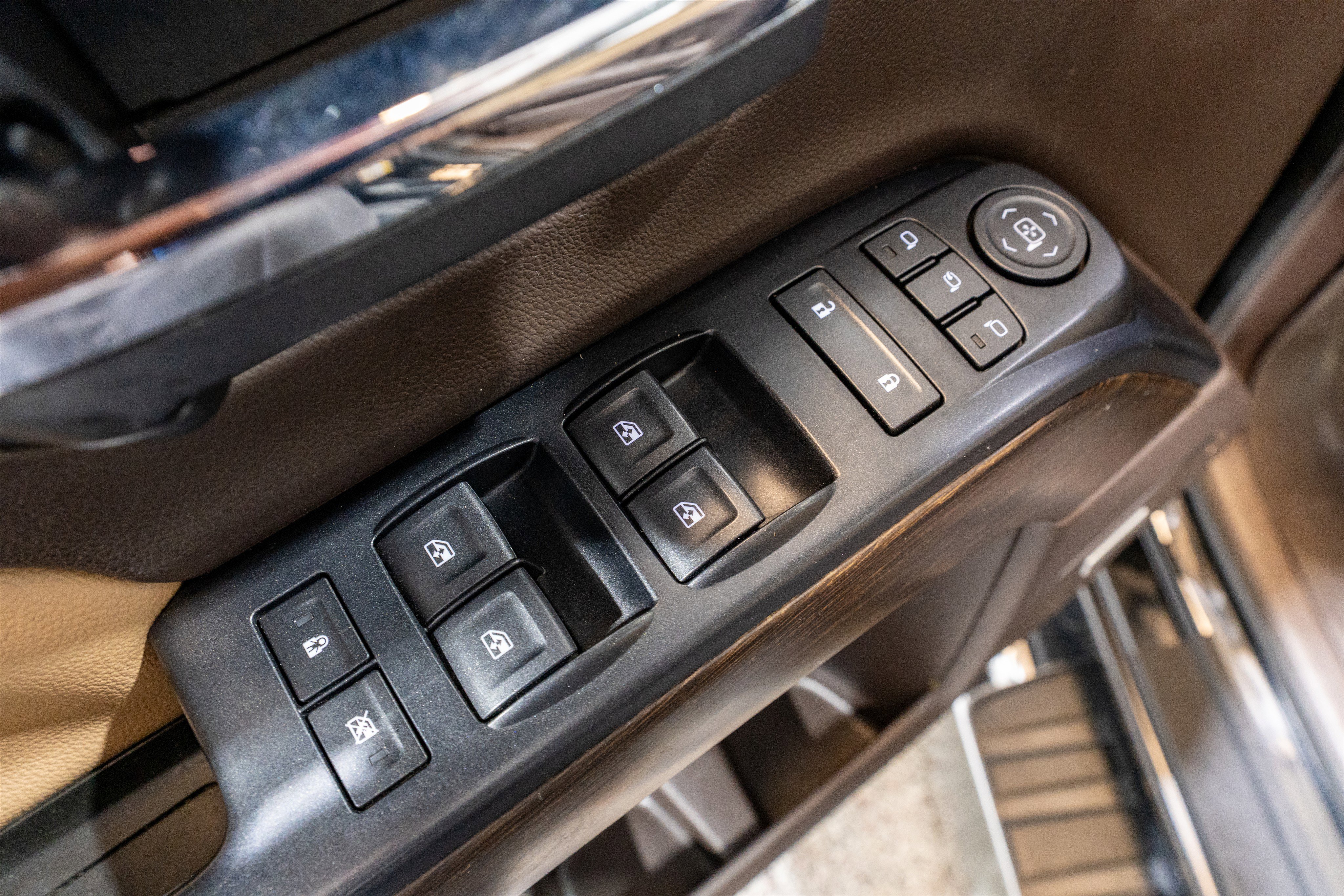 Used 2018 GMC Sierra 3500 Denali w/ Duramax Plus Package AWD/4WD image 16