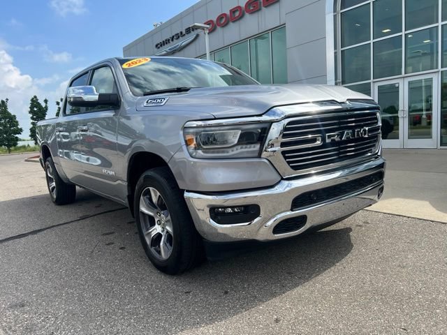 Used 2023 RAM 1500 Laramie AWD/4WD image 3