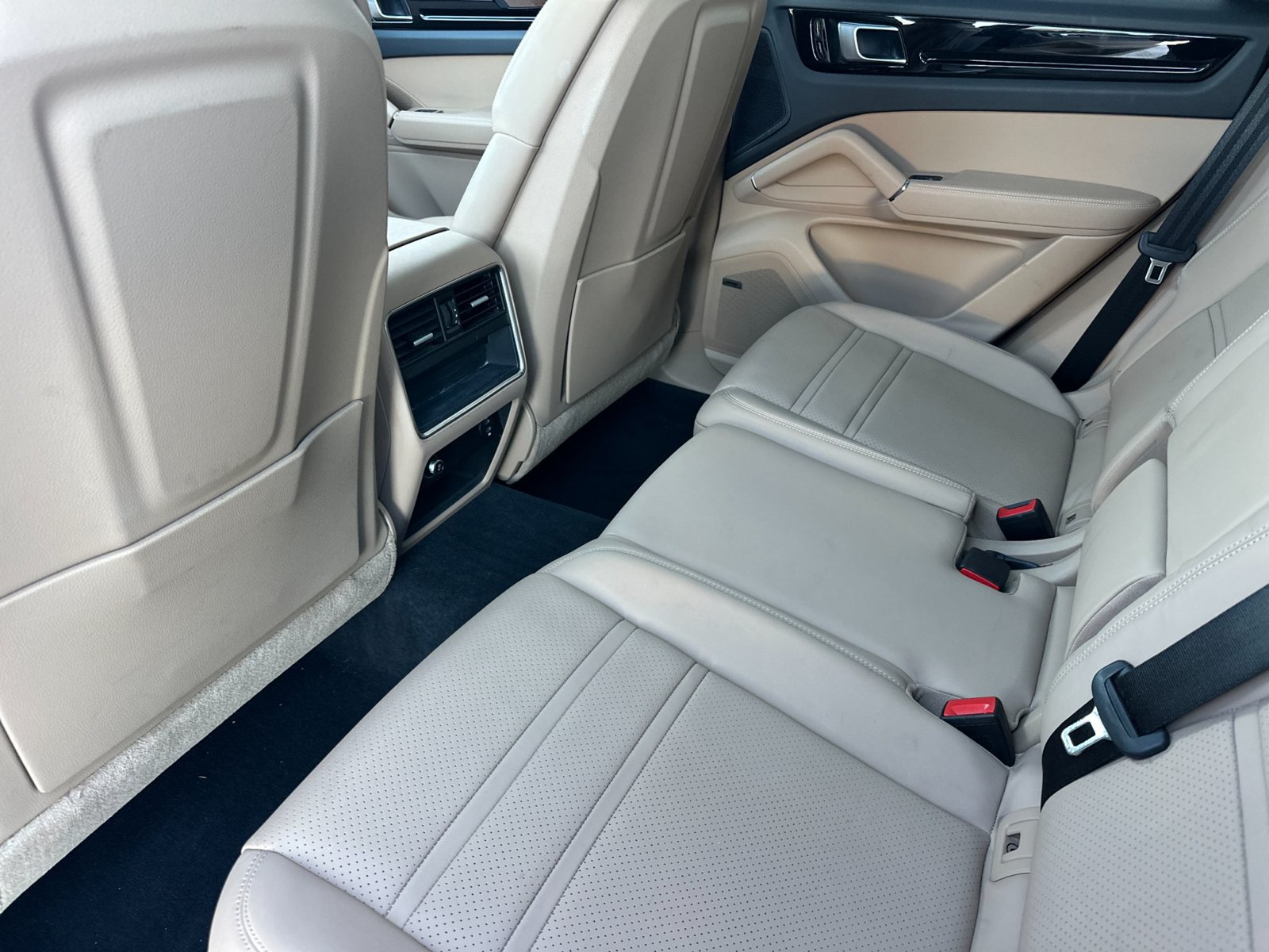 Certified 2023 Porsche Cayenne AWD/4WD image 23
