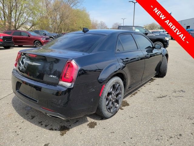 Used 2019 Chrysler 300 S AWD/4WD image 3