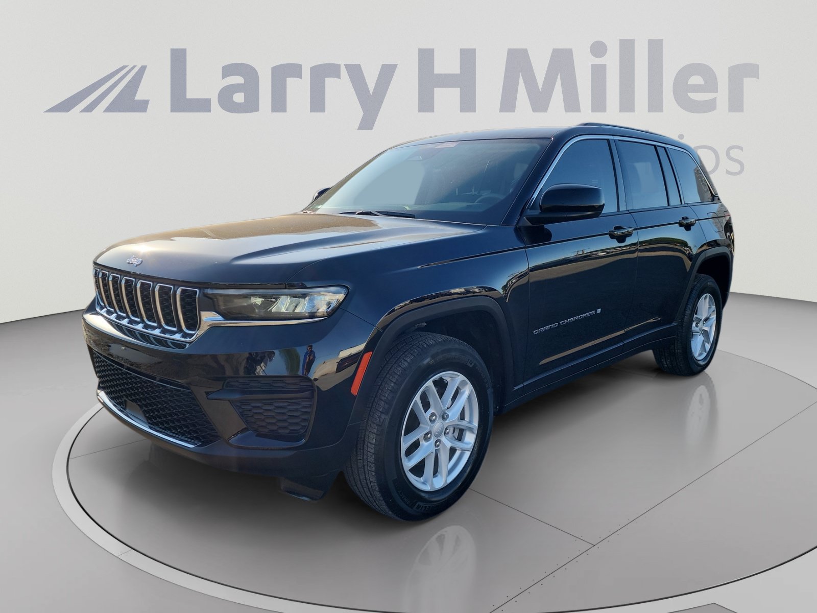Used 2023 Jeep Grand Cherokee Laredo w/ Luxury Tech Group I