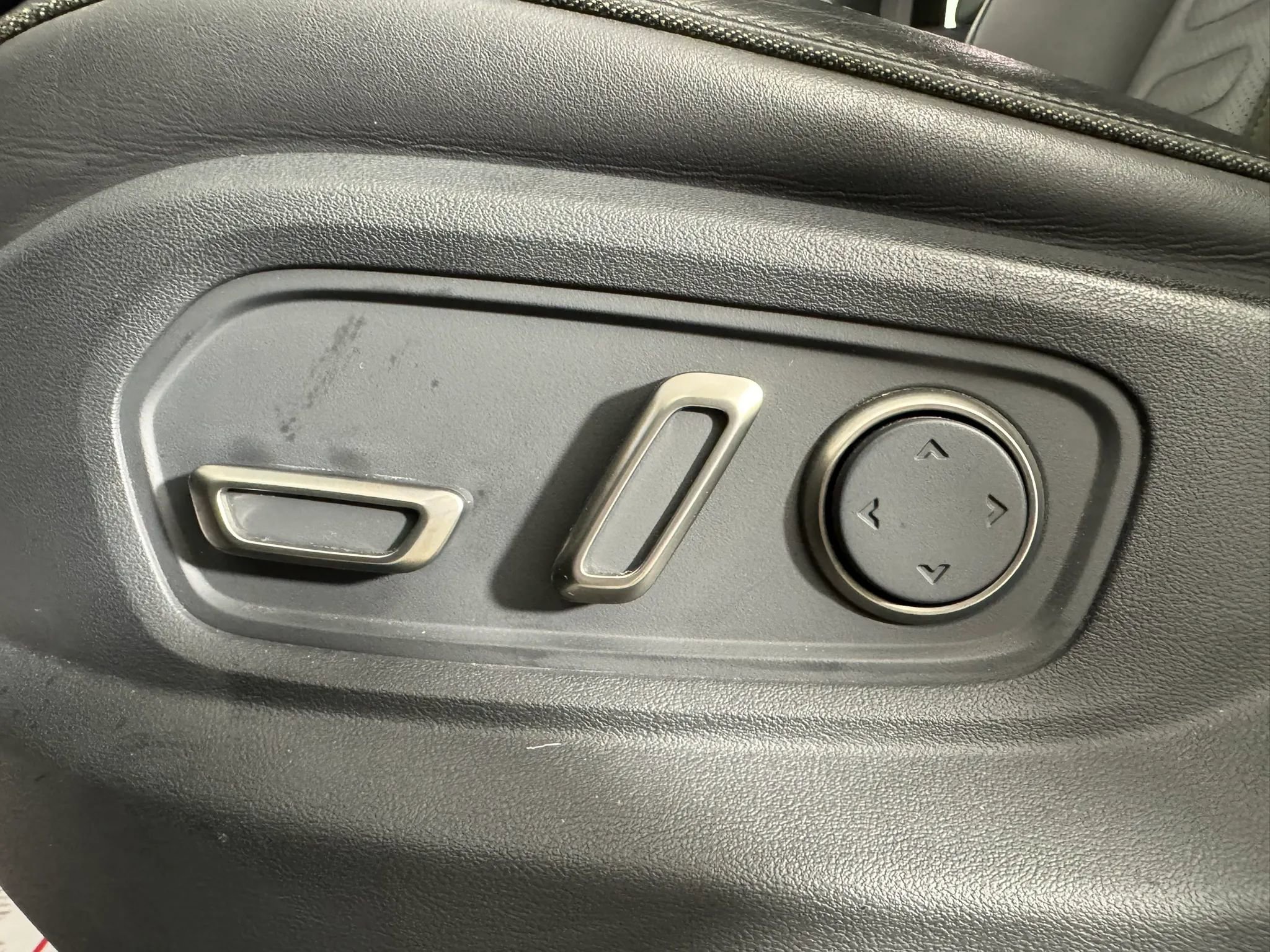 Used 2023 Rivian R1S Adventure image 34