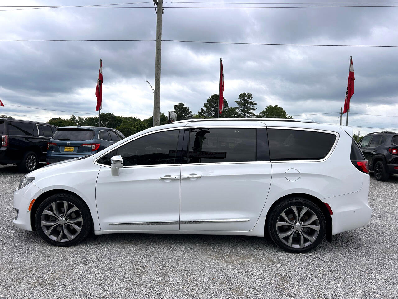 Used 2020 Chrysler Pacifica Limited image 21