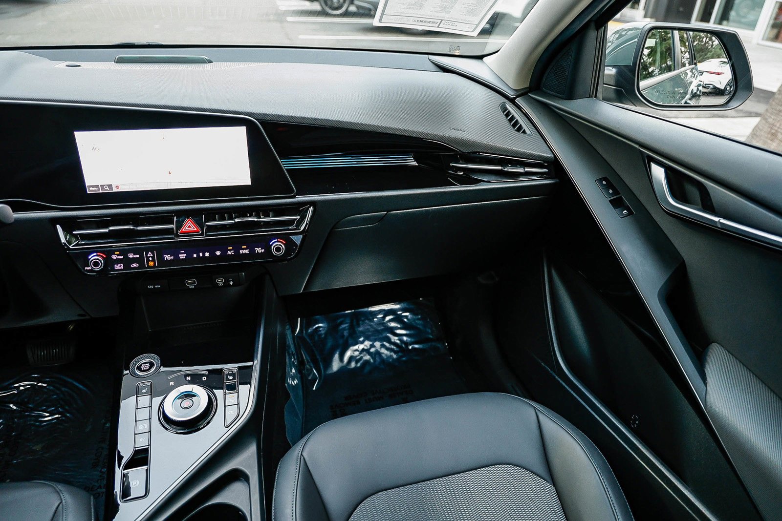 Used 2023 Kia Niro EX image 16