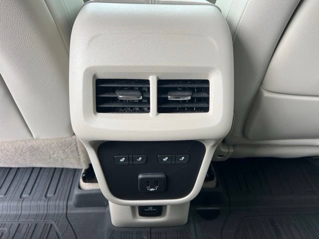 Used 2024 GMC Terrain Denali w/ Denali Premium Package AWD/4WD image 19