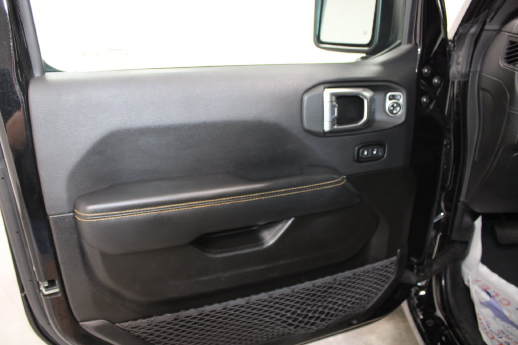 Used 2025 Jeep Wrangler Unlimited Sahara AWD/4WD image 17