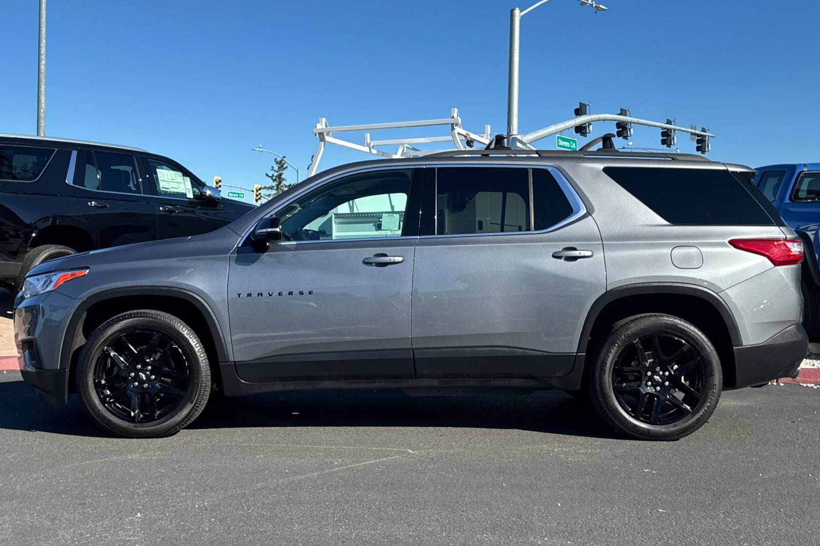 Used 2020 Chevrolet Traverse LT w/ LPO, Blackout Package image 8