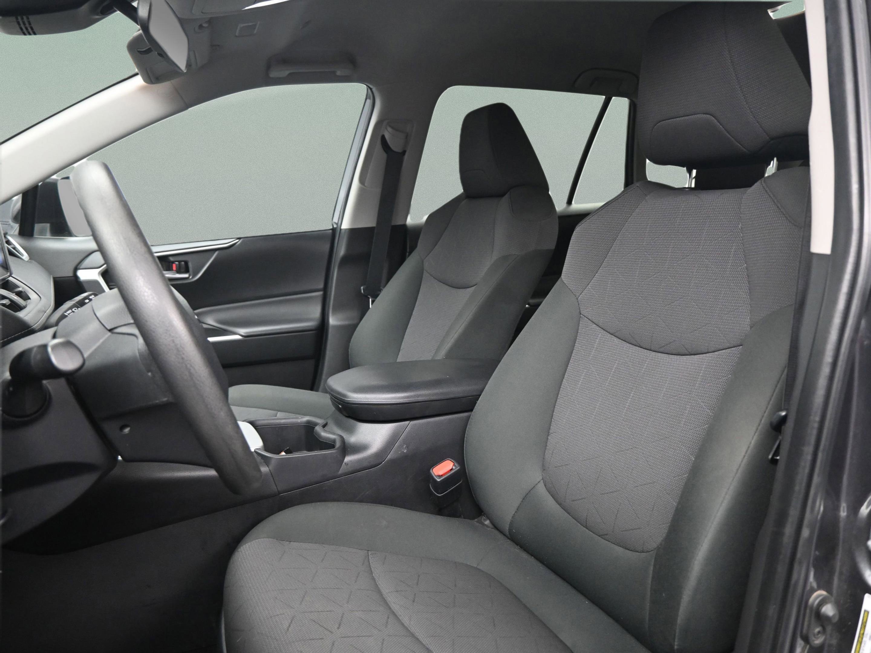 Certified 2024 Toyota RAV4 XLE FWD image 32