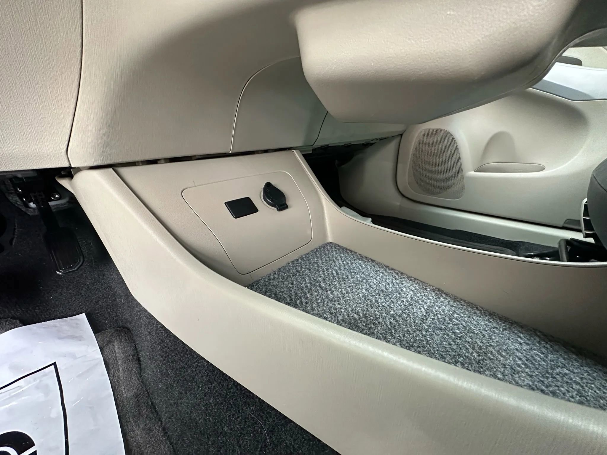 Used 2014 Toyota Prius Three image 28