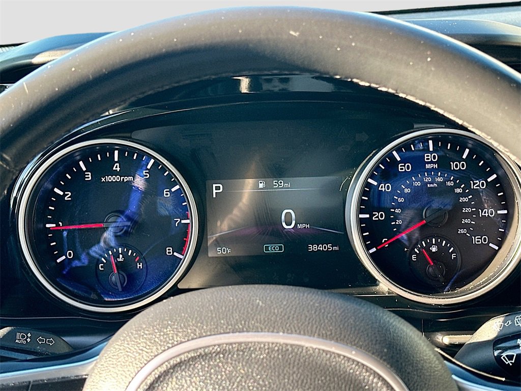 Used 2022 Kia Carnival EX image 12