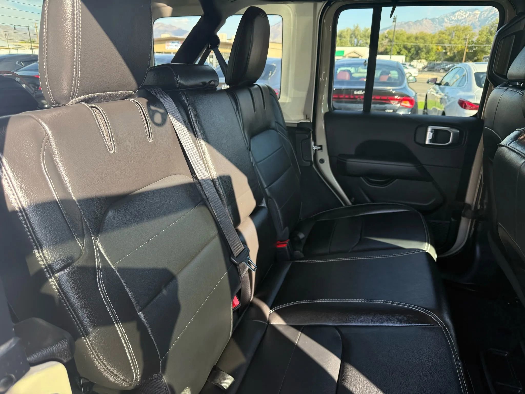 Used 2022 Jeep Wrangler Unlimited Sahara w/ Cold Weather Group image 30