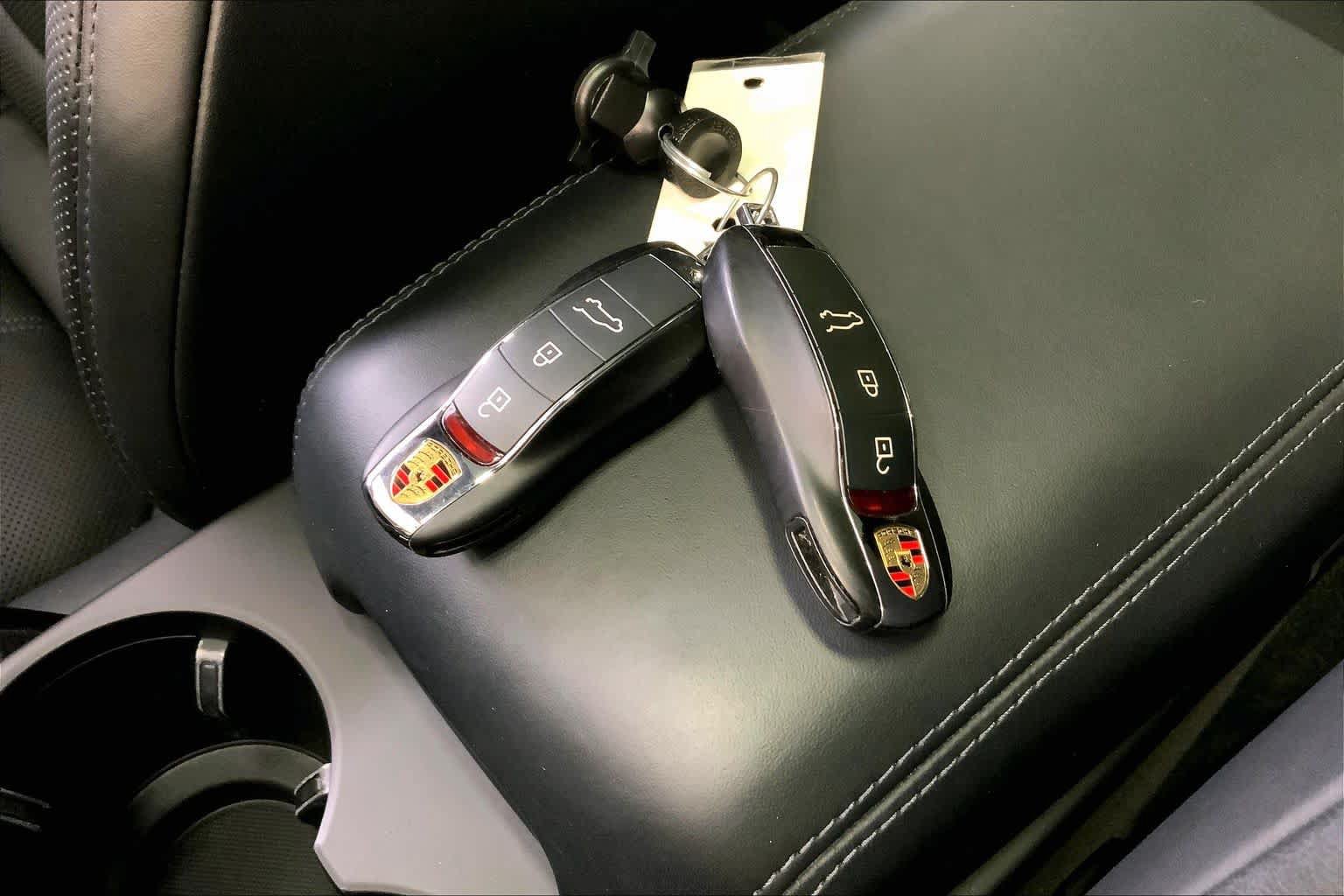 Used 2022 Porsche Macan GTS AWD/4WD image 14