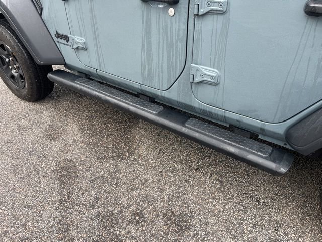 Used 2025 Jeep Wrangler Sport image 31