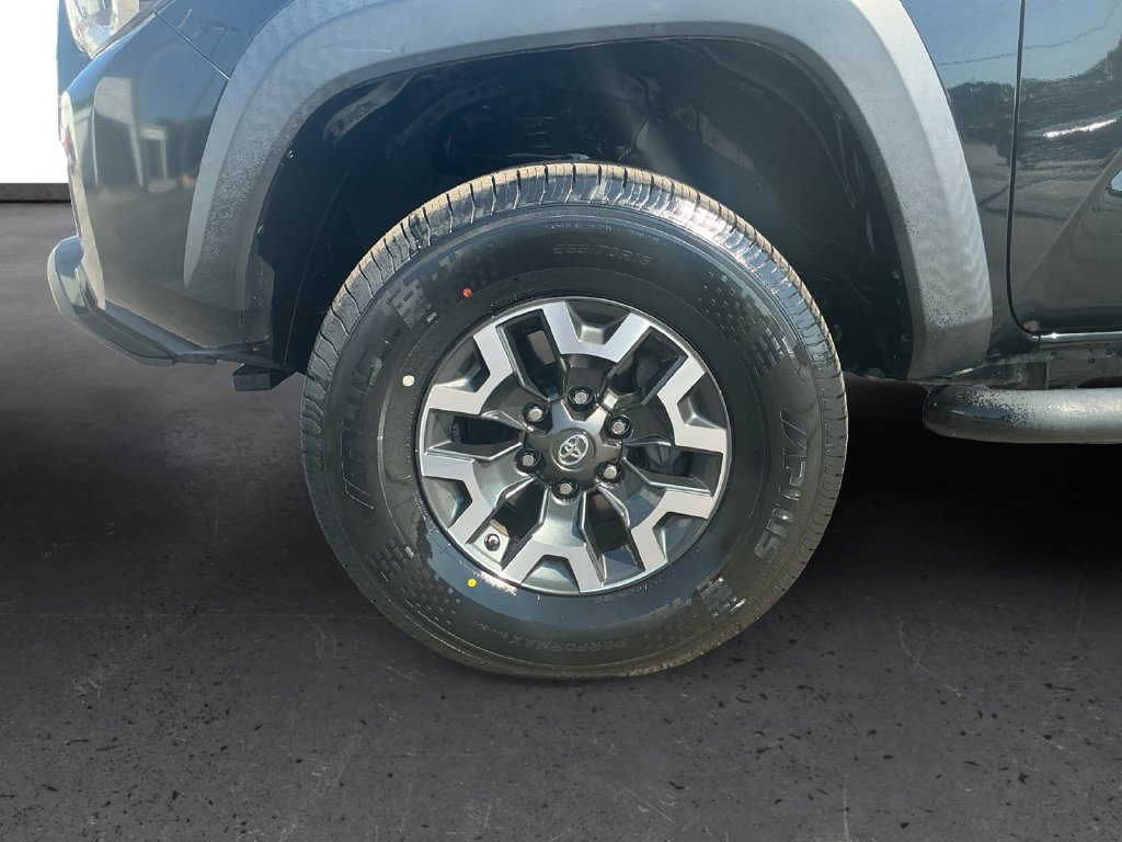 Used 2017 Toyota Tacoma TRD Off-Road w/ Tow Package (A/T) AWD/4WD image 13